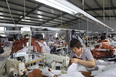 家門口就業，群眾腰包鼓起來——服飾產業發展的惠民之道